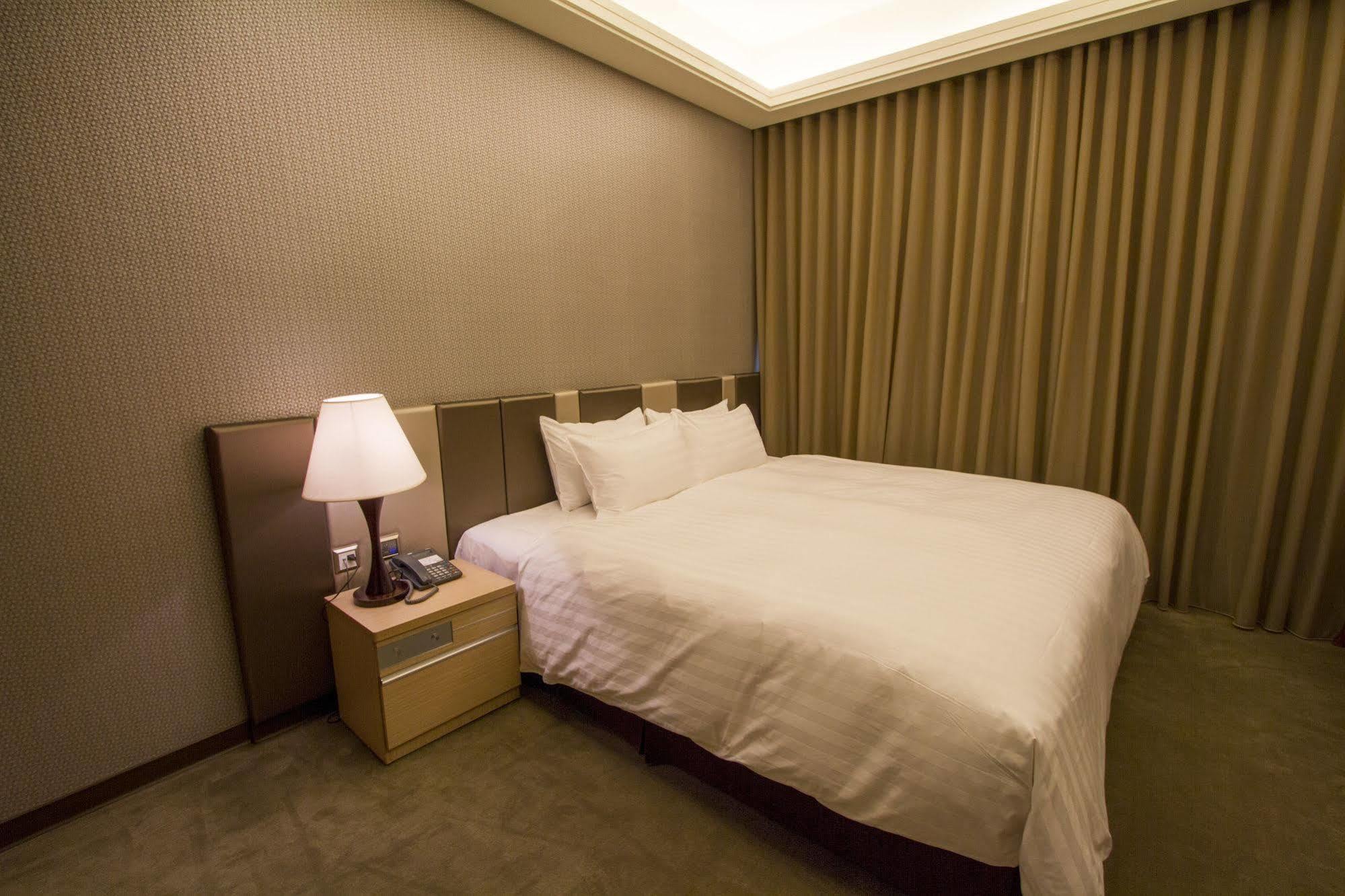 Hunt Champion Hotel Taichung Esterno foto
