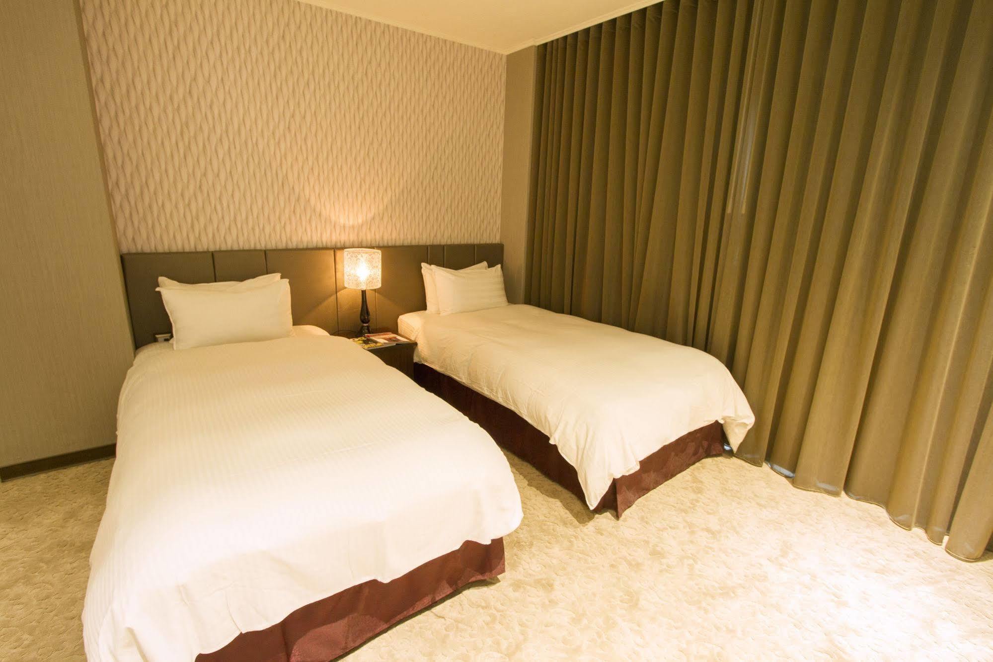 Hunt Champion Hotel Taichung Esterno foto