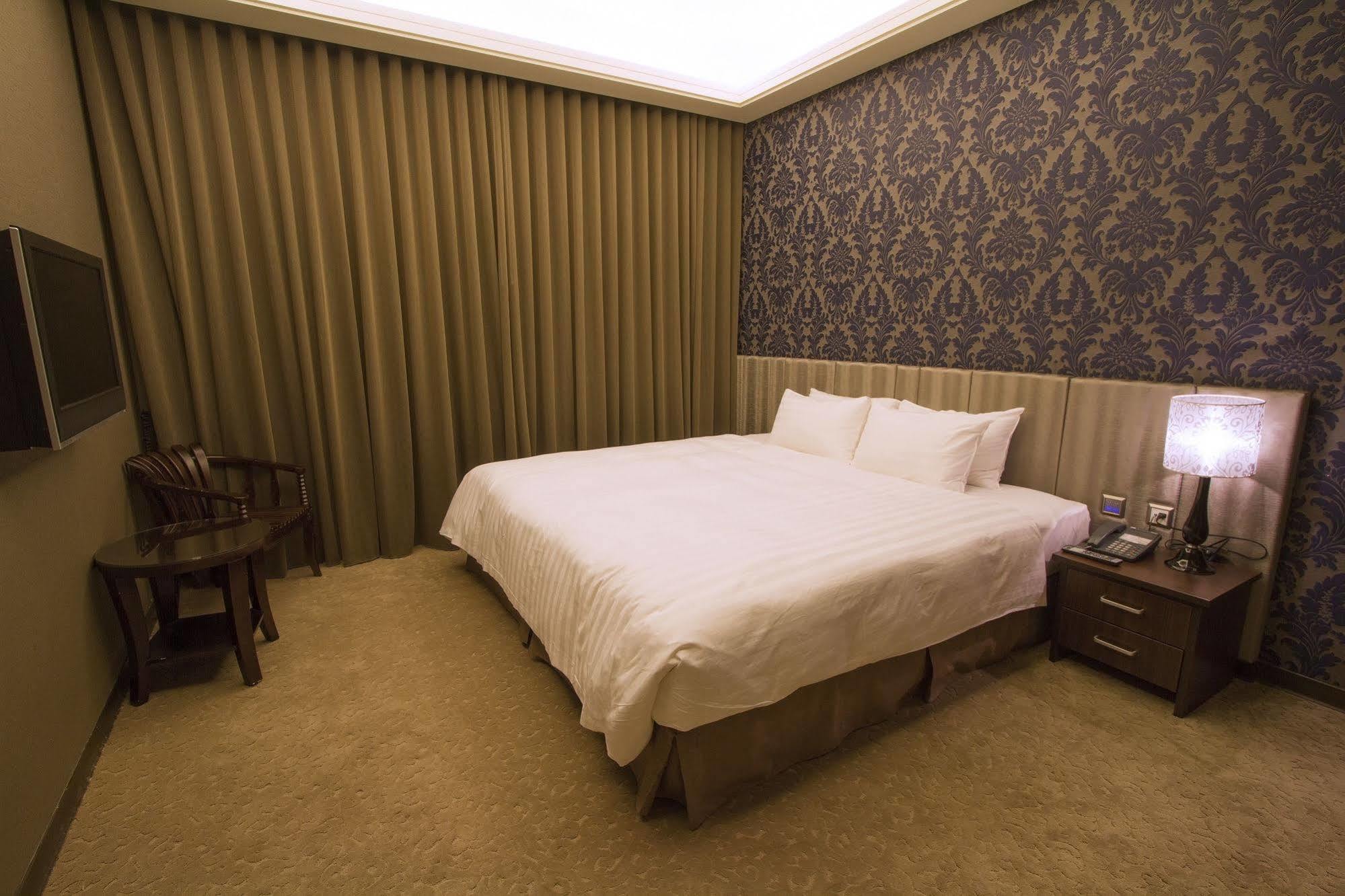 Hunt Champion Hotel Taichung Esterno foto