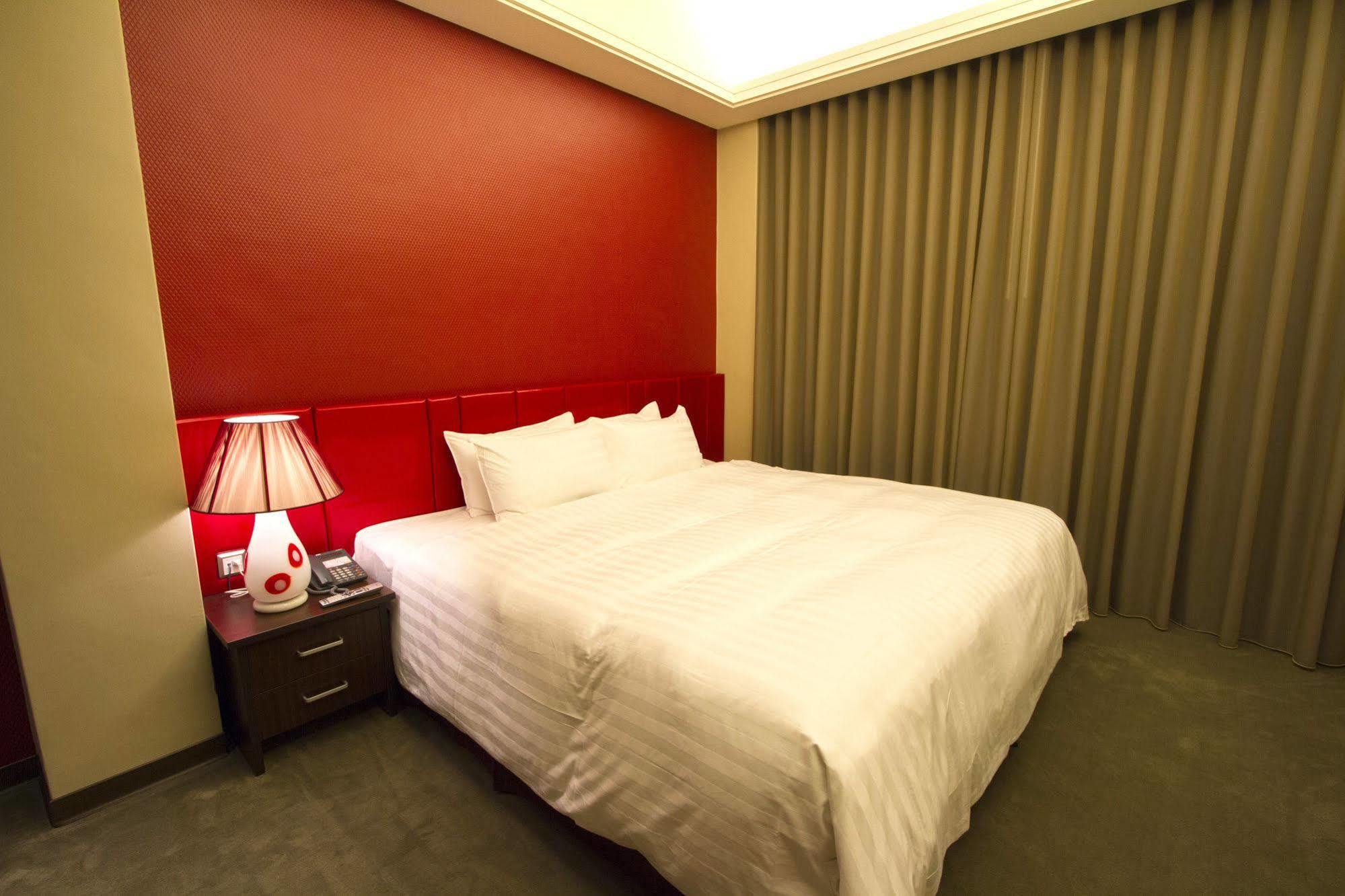 Hunt Champion Hotel Taichung Esterno foto